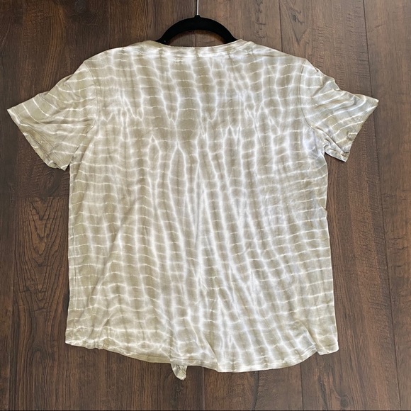 ⛔️SOLD⛔️Tie Dye front tie Shirt - Picture 2 of 5